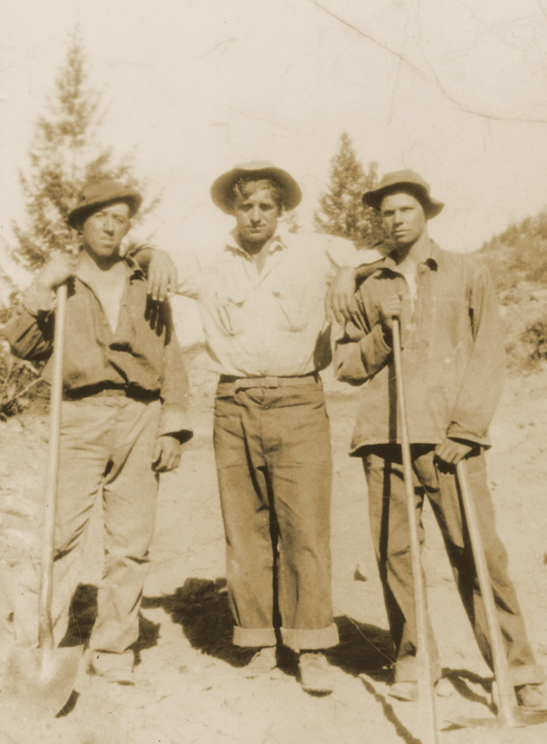 Marko Brcko (u sredini) radeći za vrijeme Velike gospodarske krize, 1930.-ih godina